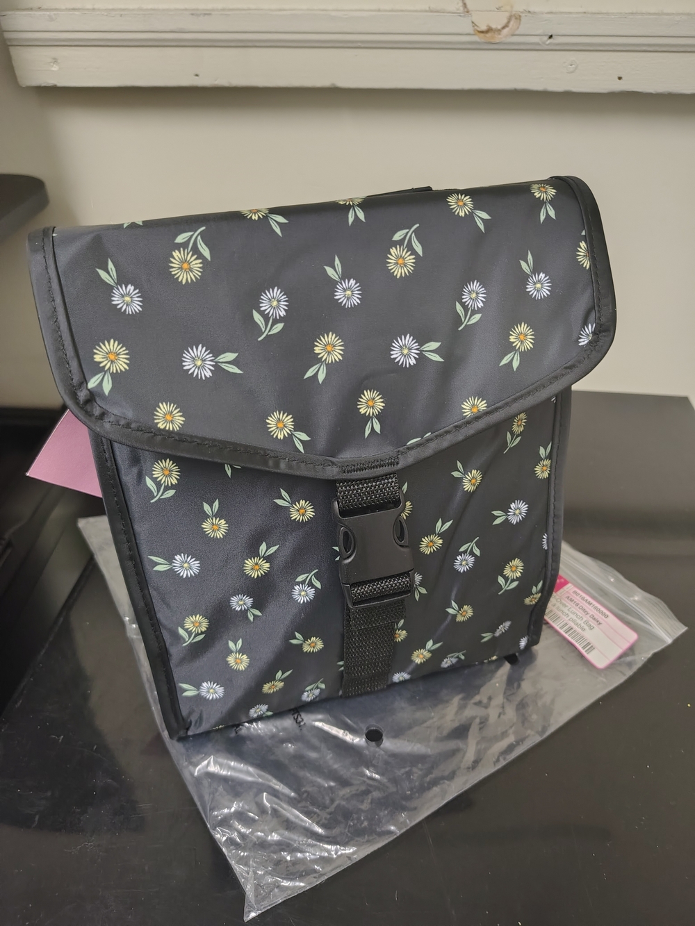 Thirty-One Gifts - Fold-Over Lunch Bag in Black with Ditzy Daisy